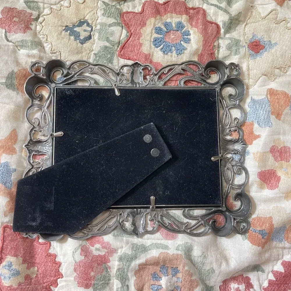 Vtg silver Mid Century Modern‎ 5x7 Picture Frame Ornate Etched heart filigree